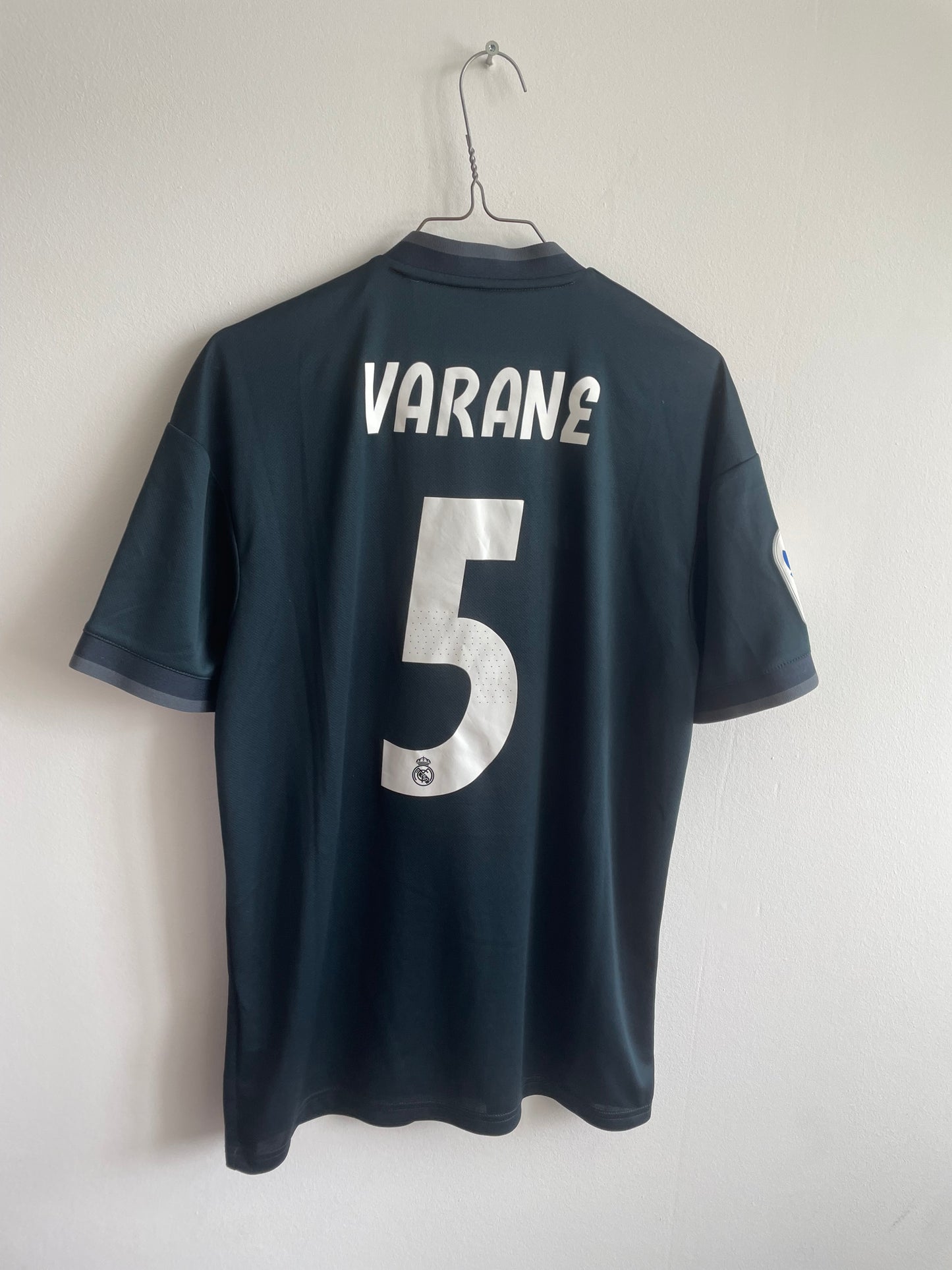 Real Madrid 2018/19 Raphael Varane 9/10 - M