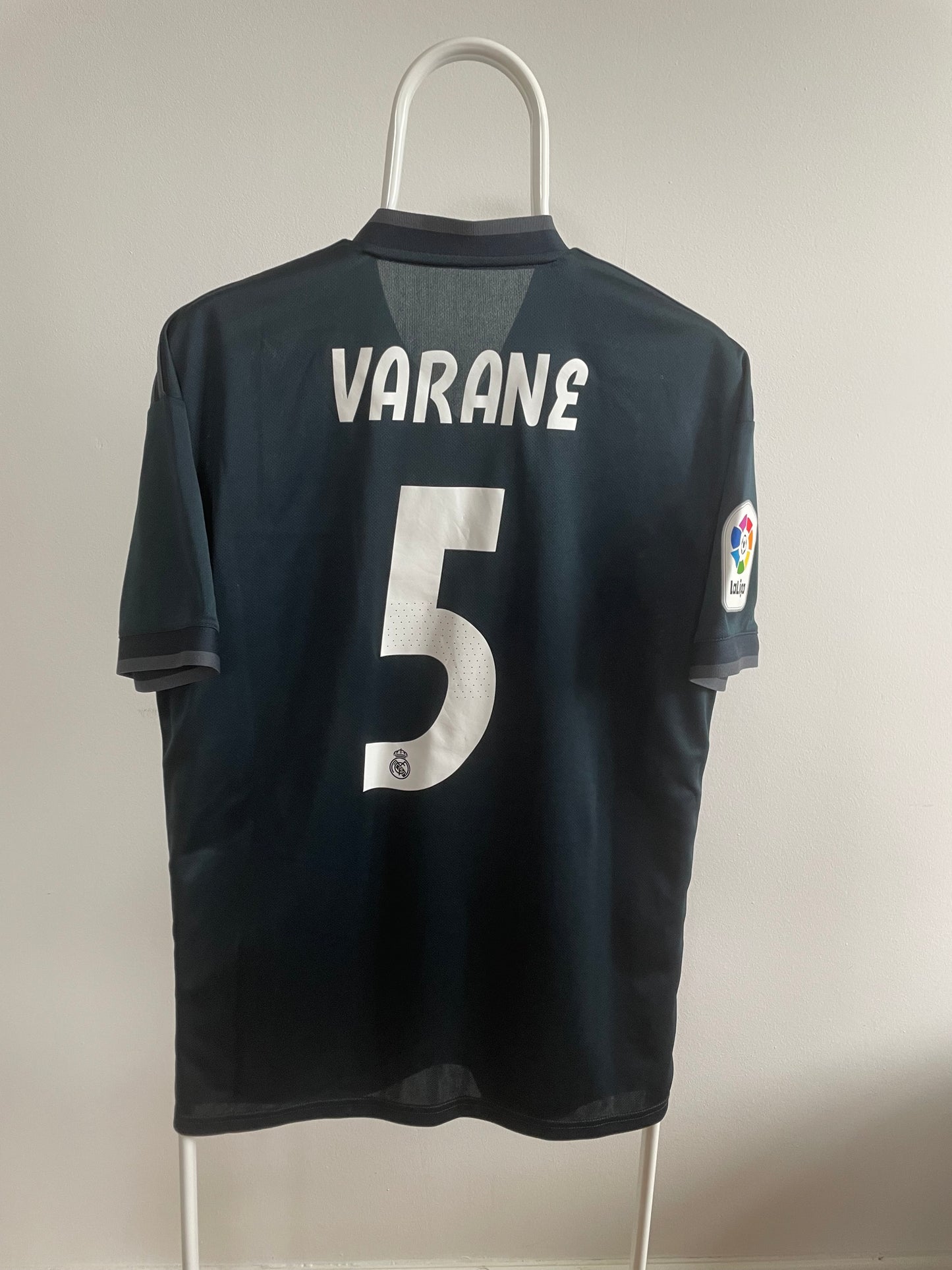 Real Madrid 2018/19 Raphael Varane 9/10 - M