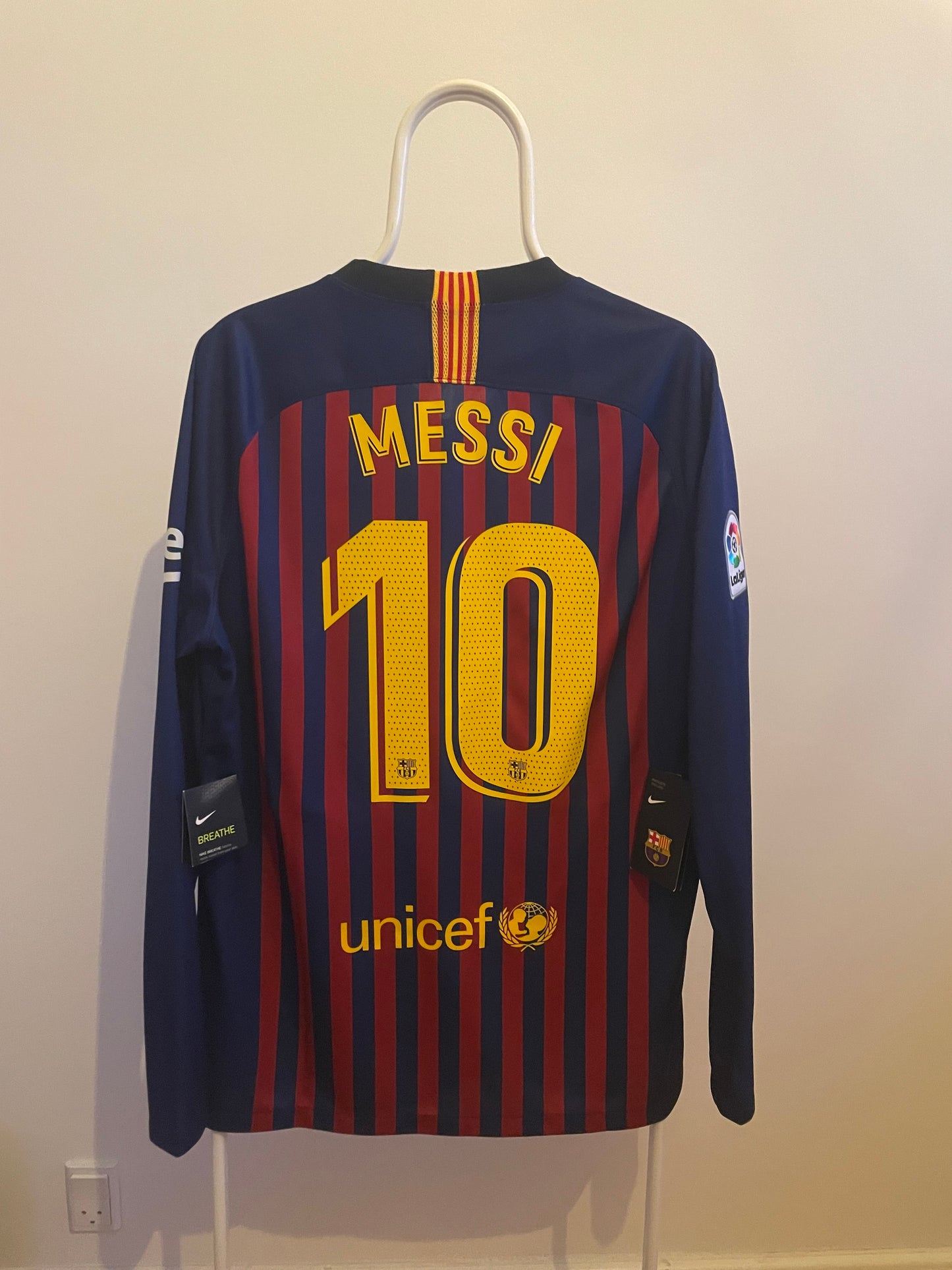 Barcelona 2018/19 Lionel Messi 10/10 BNWT - L
