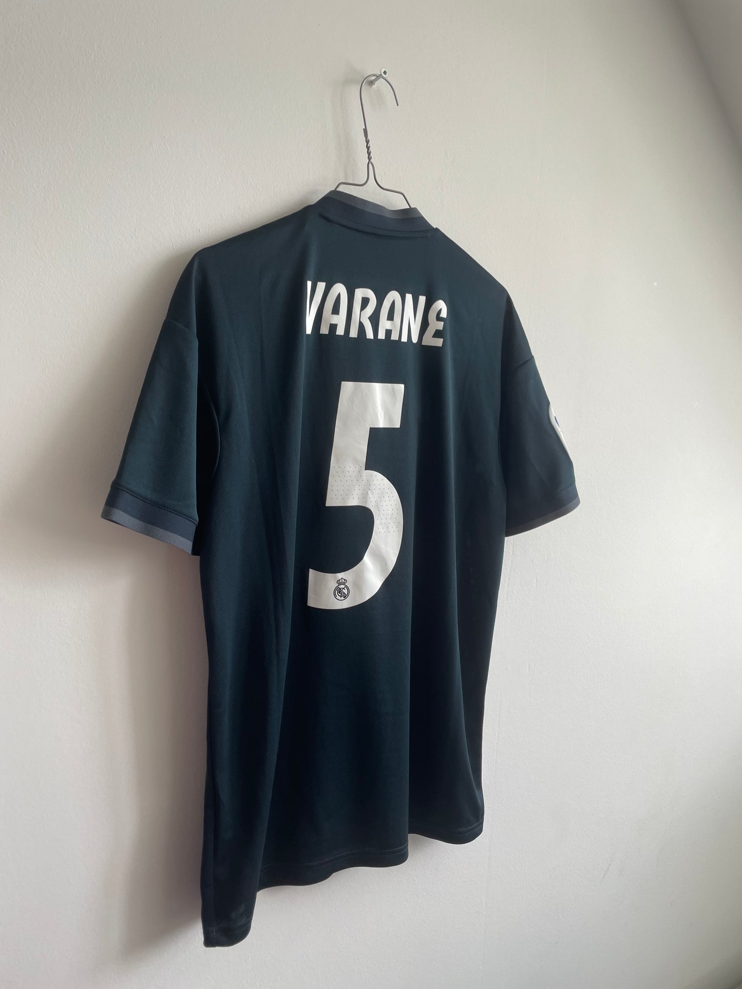 Real Madrid 2018/19 Raphael Varane 9/10 - M