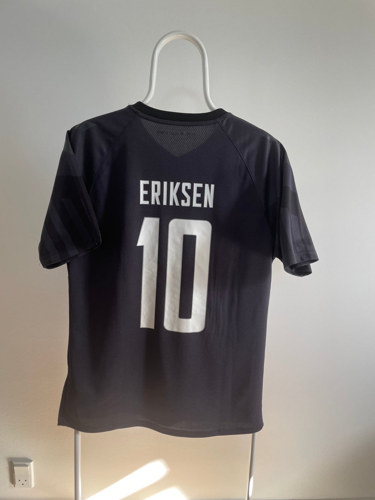 Danmark 2022 Christian Eriksen 9/10 - M