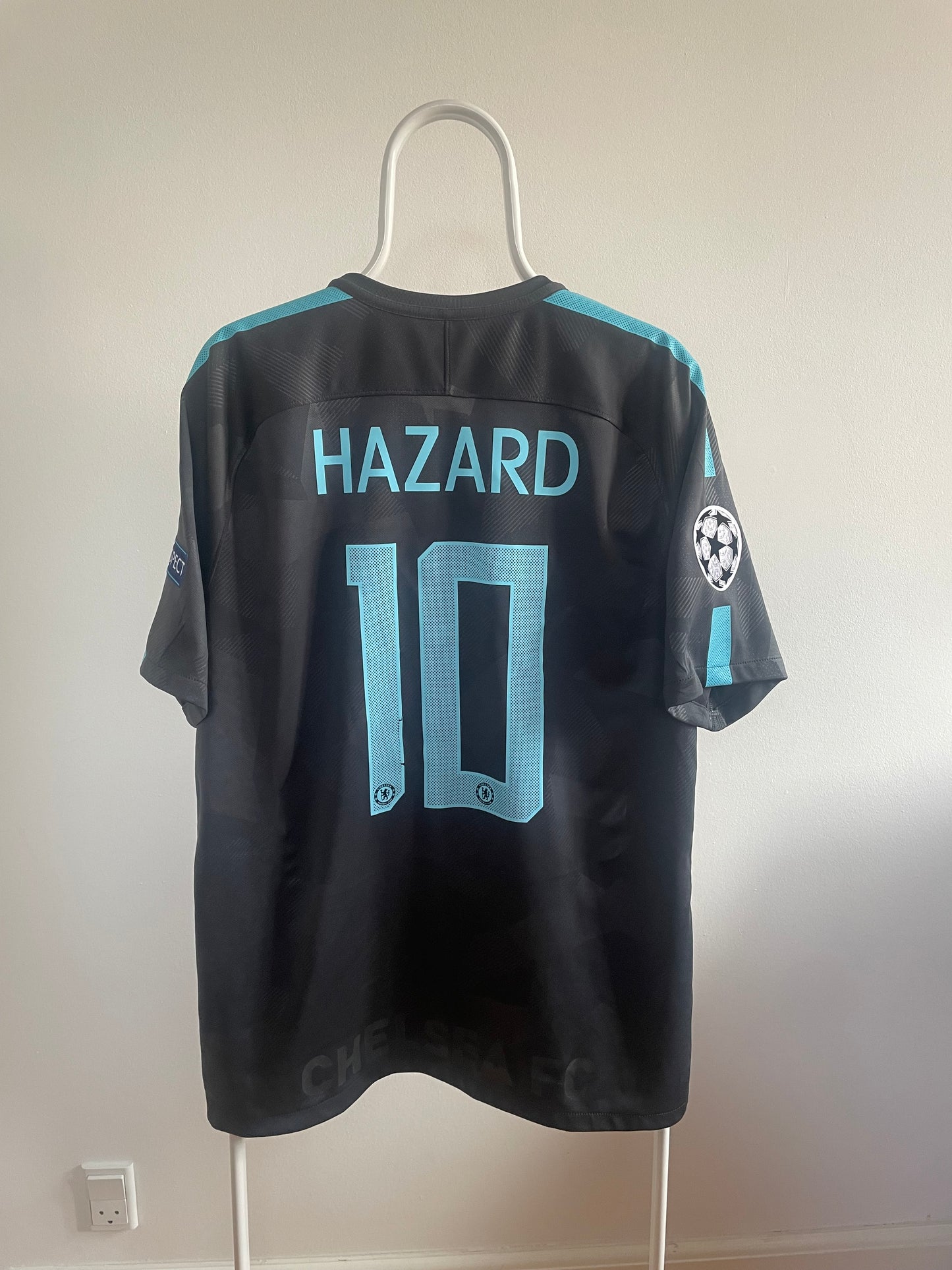 Chelsea 2017/18 Eden Hazard 9/10 - XL