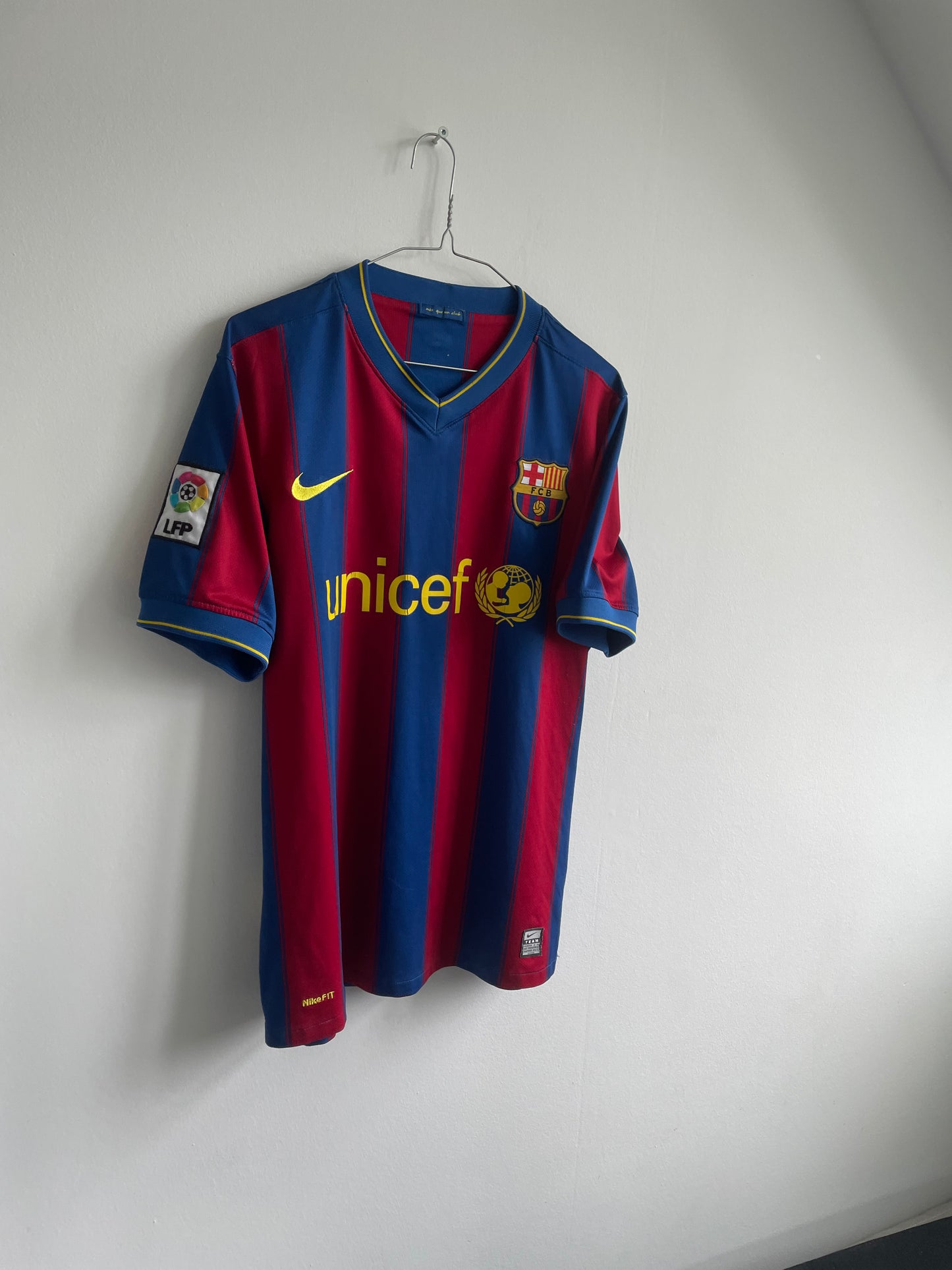 Barcelona 2009/10 Andres Iniesta 8/10 - M